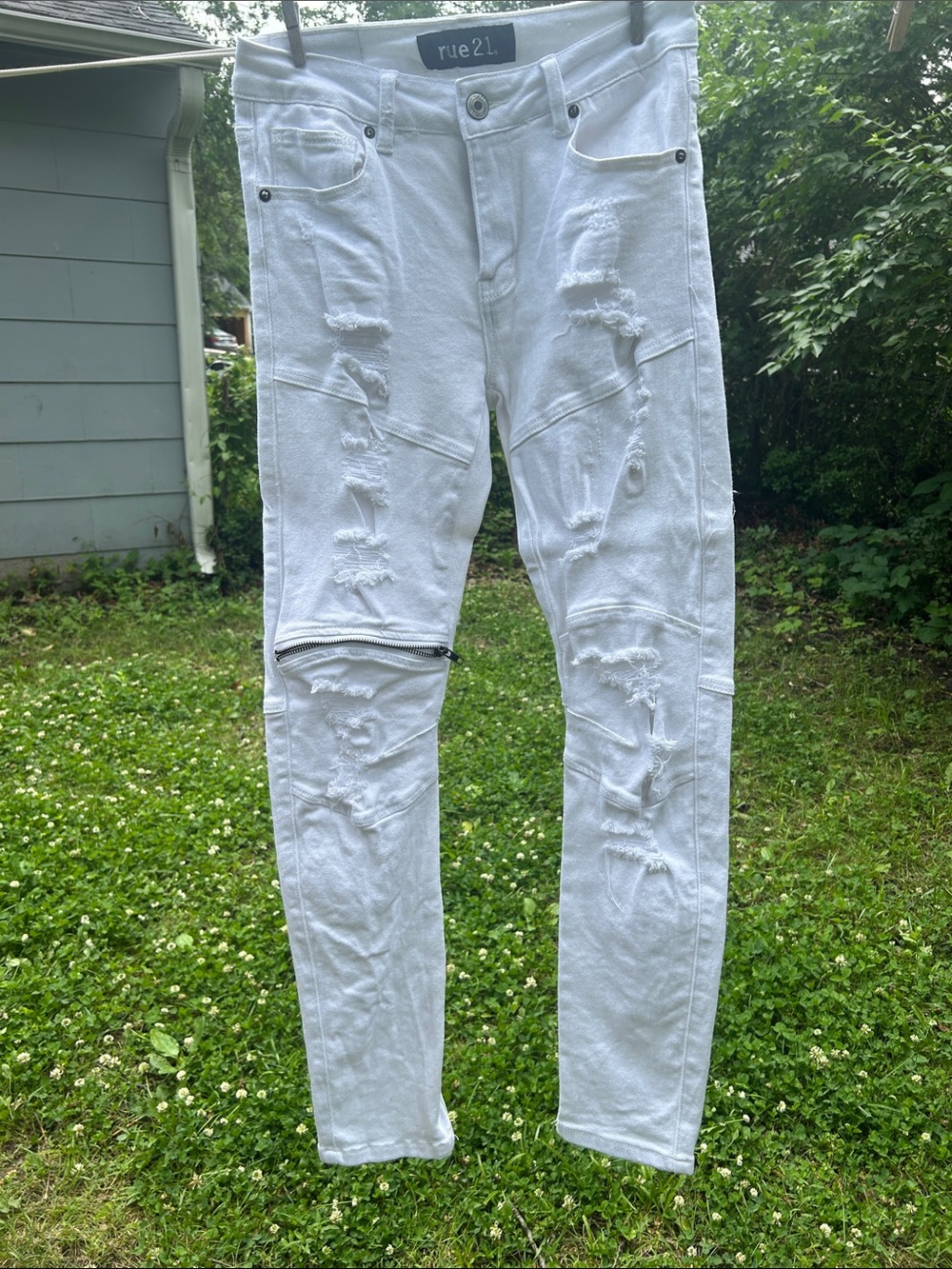 Rue21 White Skinny Distressed Jeans with Knee Zipper 28x30